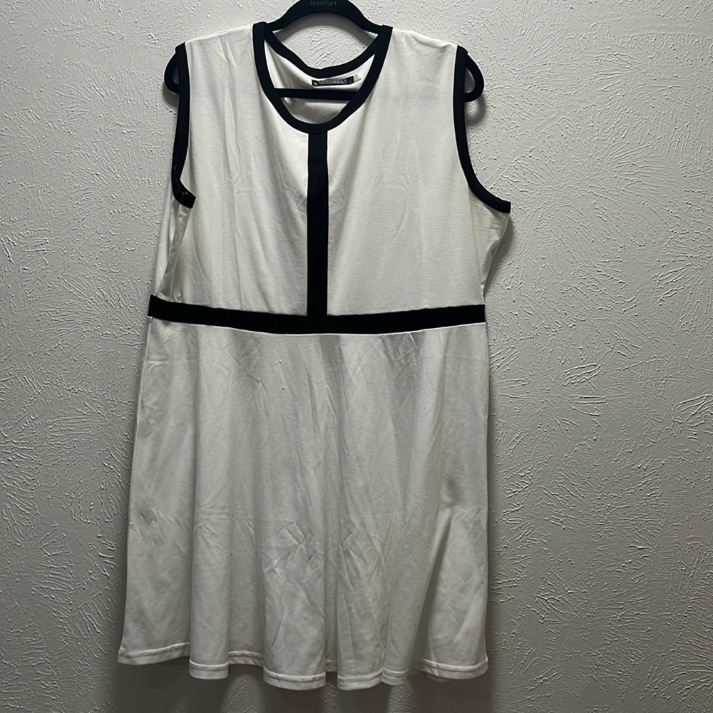 Black and White MF Dress XXXL